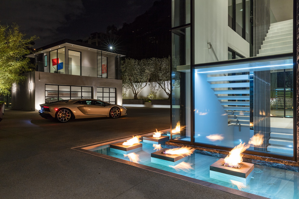 This is an example of a contemporary home in Los Angeles.
