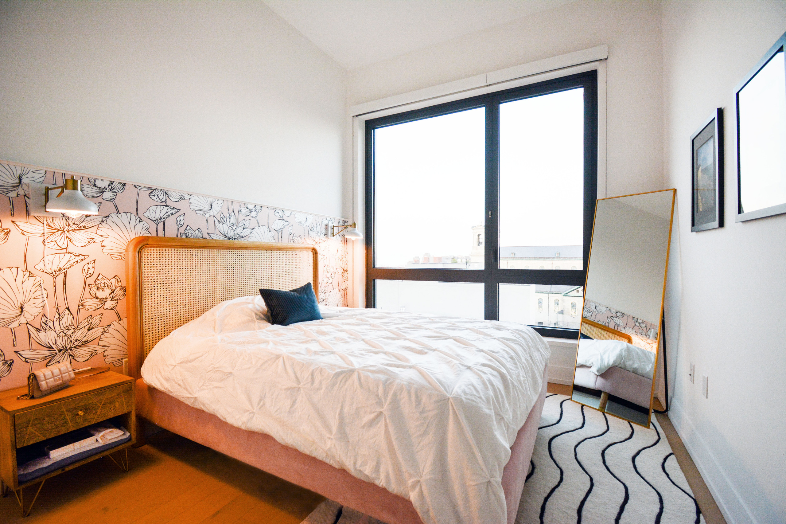 モダンスタイルのおしゃれな寝室 壁紙 のインテリア画像 75選 22年9月 Houzz ハウズ