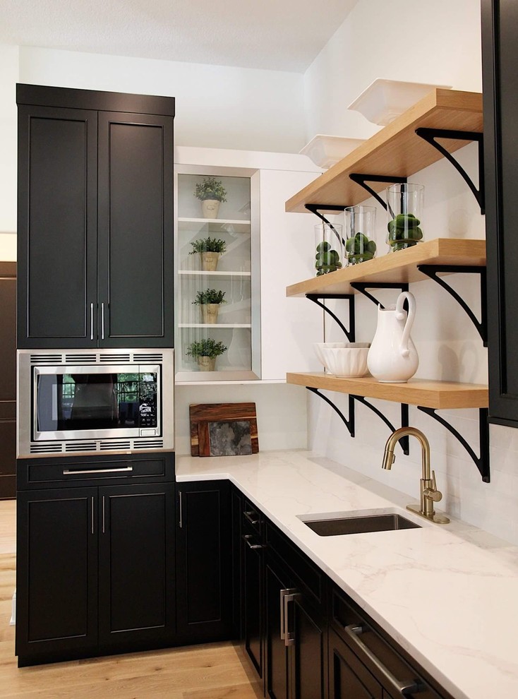 Kitchen - transitional kitchen idea