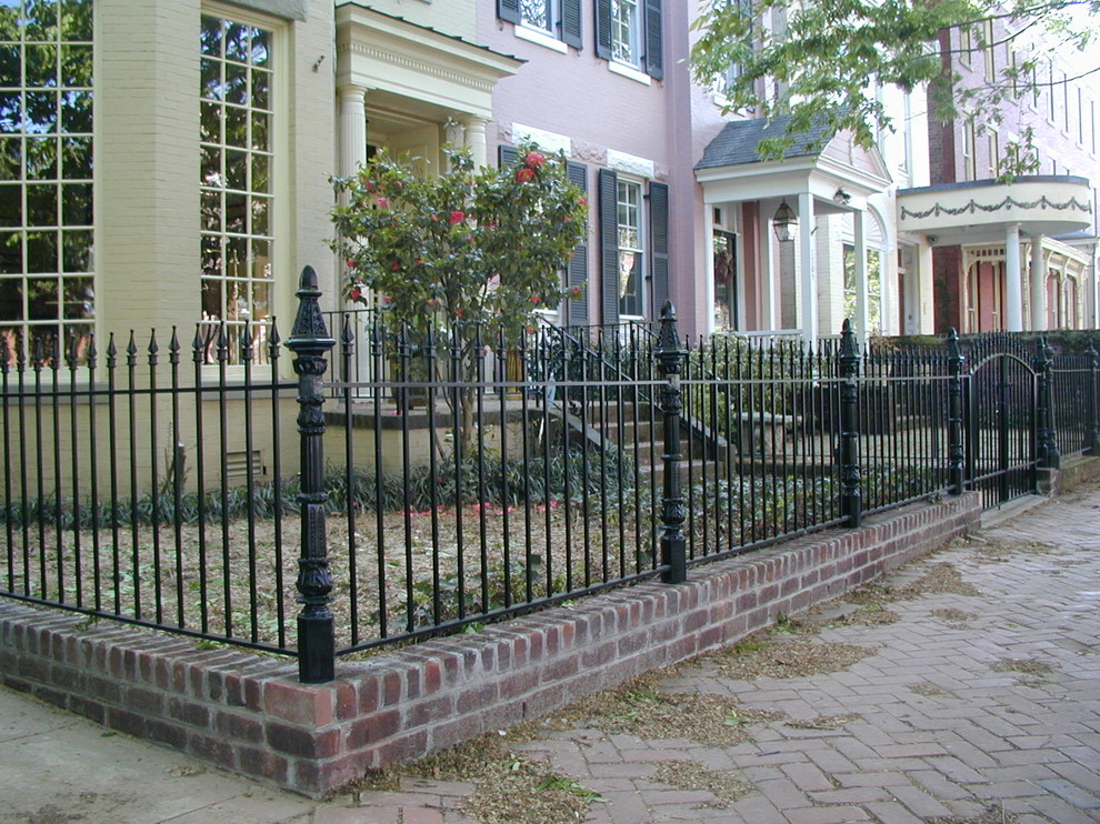 Photo of a traditional entryway in Richmond.