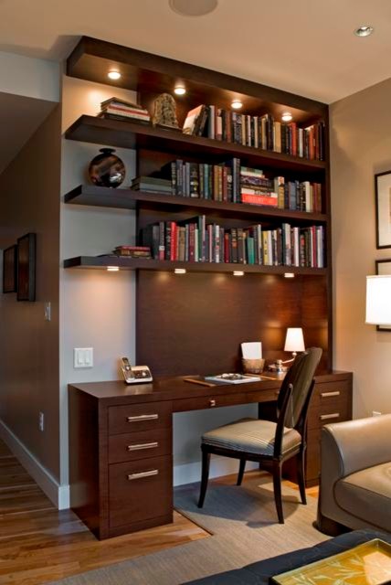 Design ideas for a traditional home office in Boston.