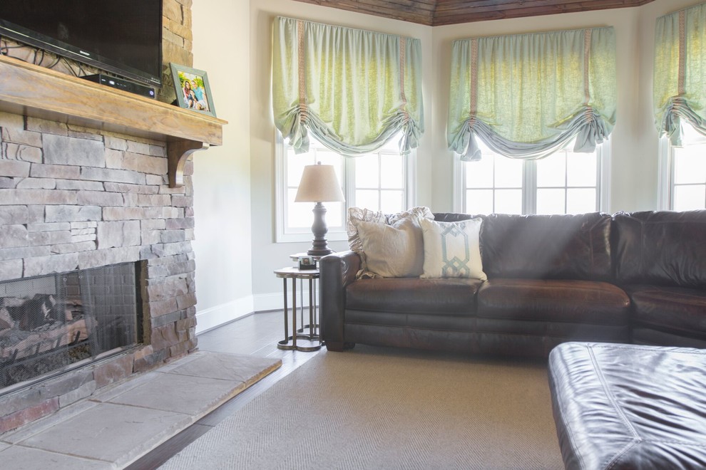 Design ideas for a country family room in Birmingham.