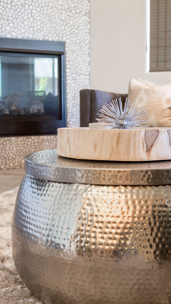 Example of a transitional home design design in Phoenix