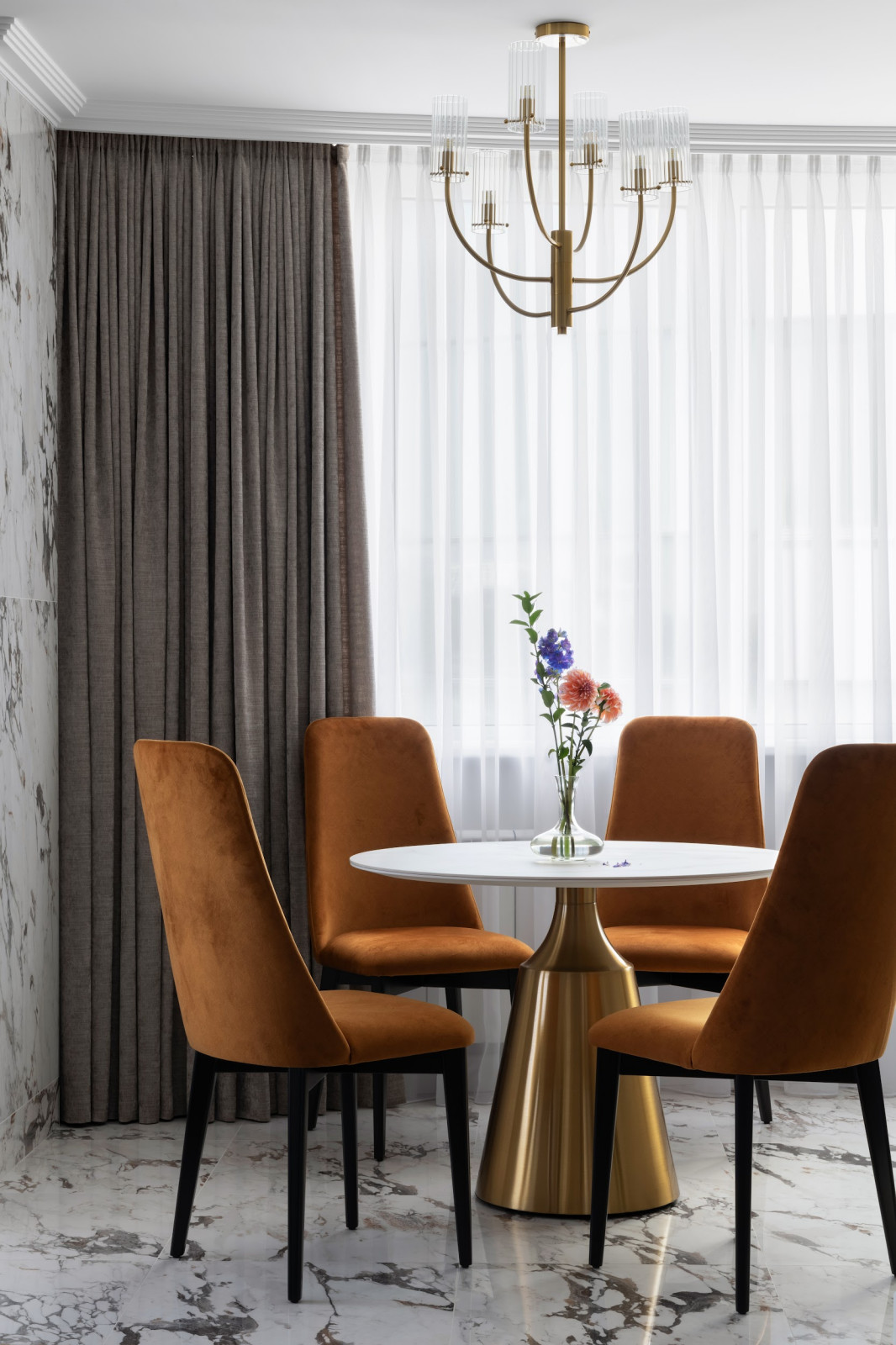 Квартира с оранжевым акцентом