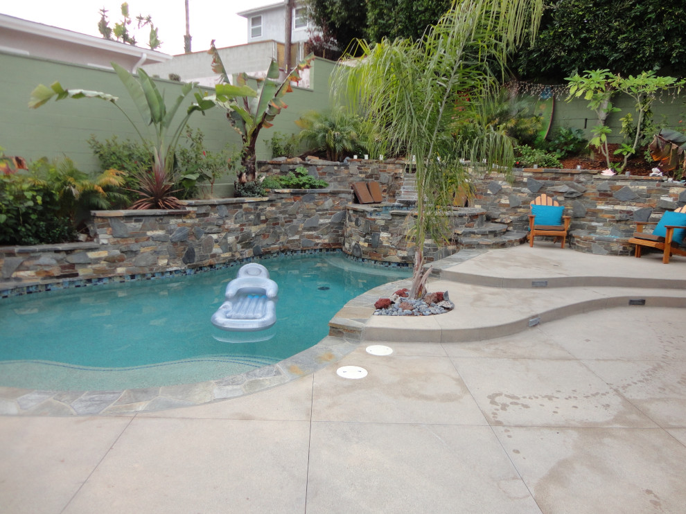Inspiration for a mid-sized eclectic pool in Los Angeles.