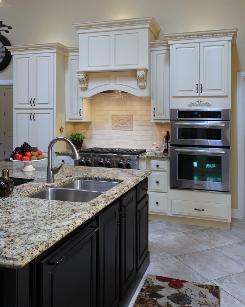 Inspiration for a timeless kitchen remodel in Orlando