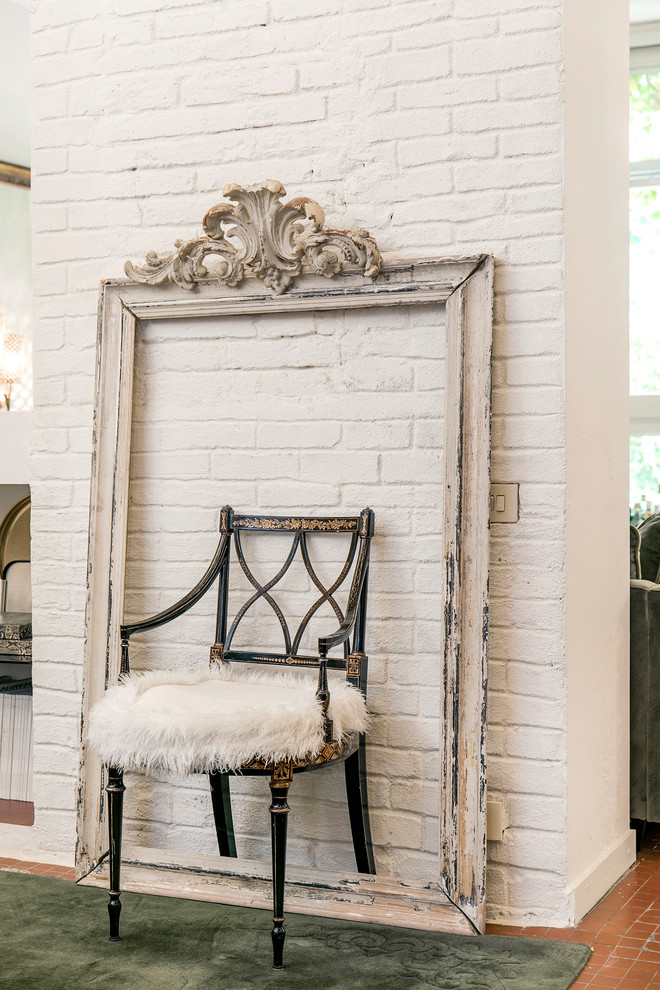 Inspiration for a mid-century modern home design remodel in Barcelona