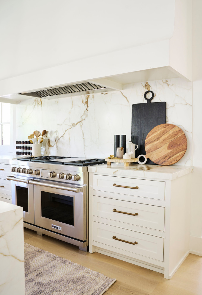 Example of a transitional kitchen design in Phoenix