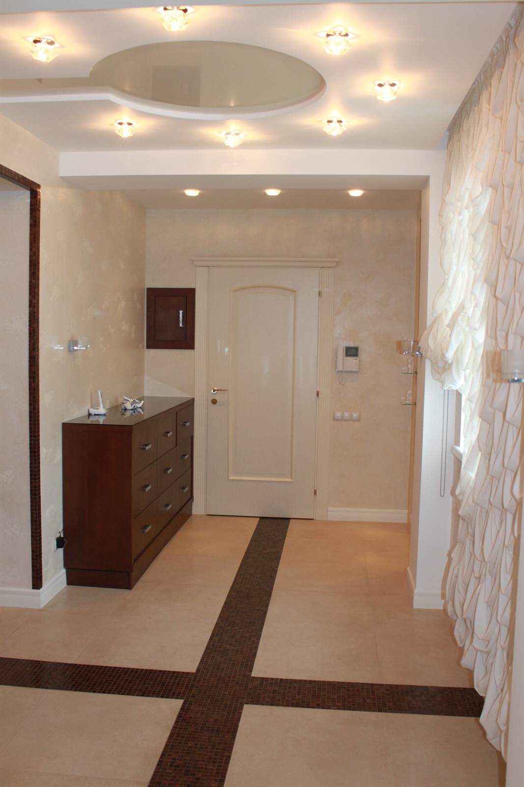 Холл, прихожая