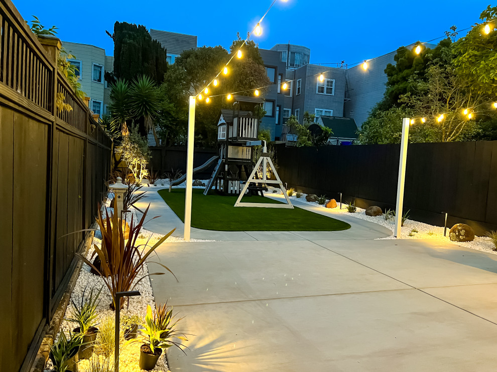 San Francisco Backyard - Family Style