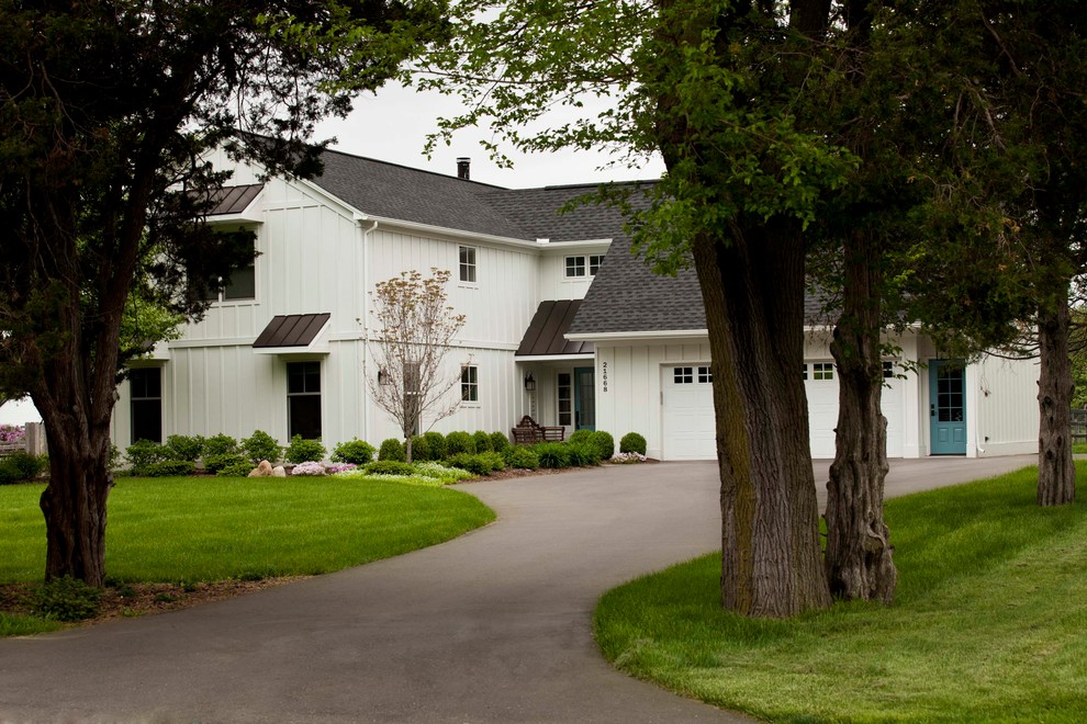 Inspiration for a farmhouse exterior home remodel in Detroit