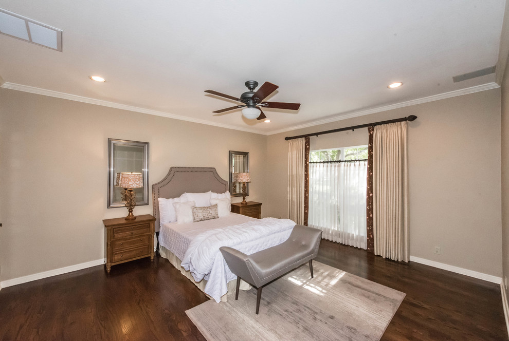 Bedroom - transitional bedroom idea