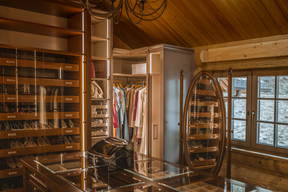 Агиос. Гардеробная в деревянном доме