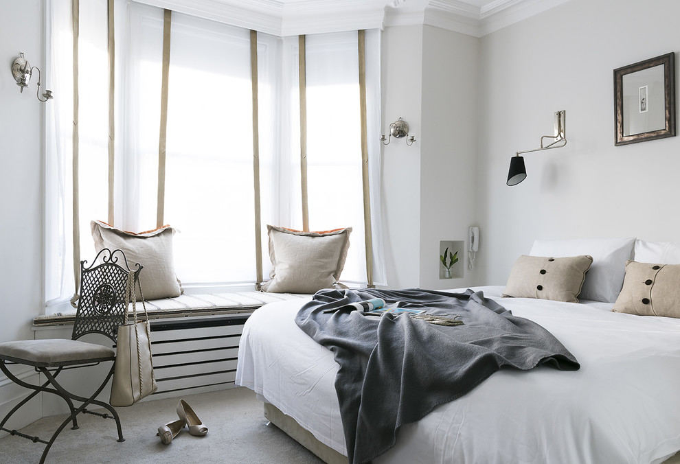 This is an example of a scandinavian bedroom in London.