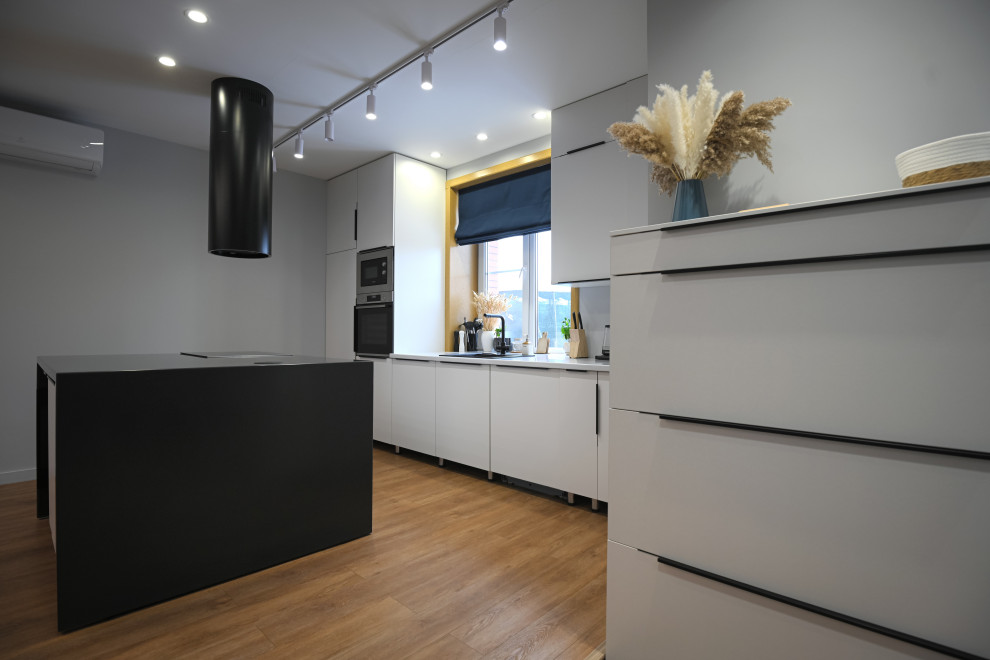 Коттедж в Чукреевке с природными фресками и рейками с подсветкой