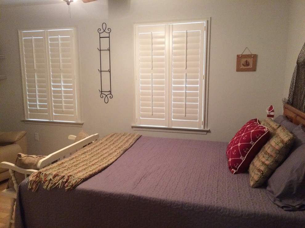 Trendy bedroom photo in DC Metro