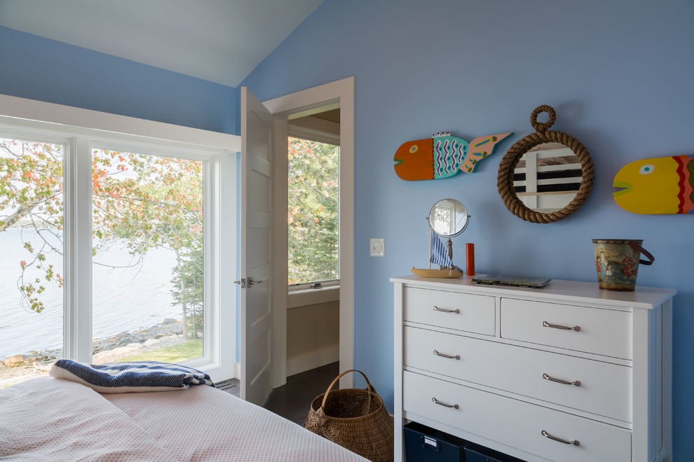 Mid-sized beach style gender-neutral kids' bedroom in Other with beige walls, dark hardwood floors and brown floor for kids 4-10 years old.