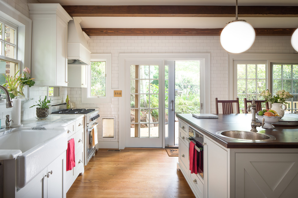 Transitional kitchen photo in Atlanta