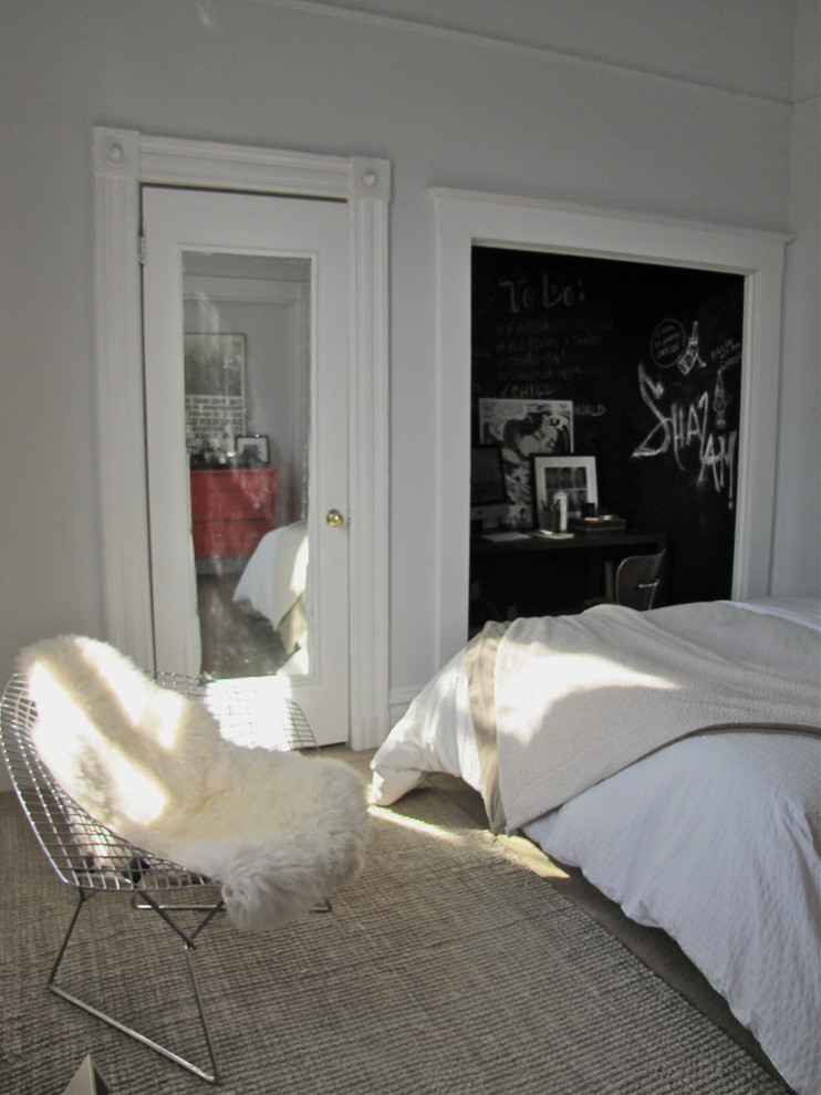 This is an example of an eclectic bedroom in San Francisco.