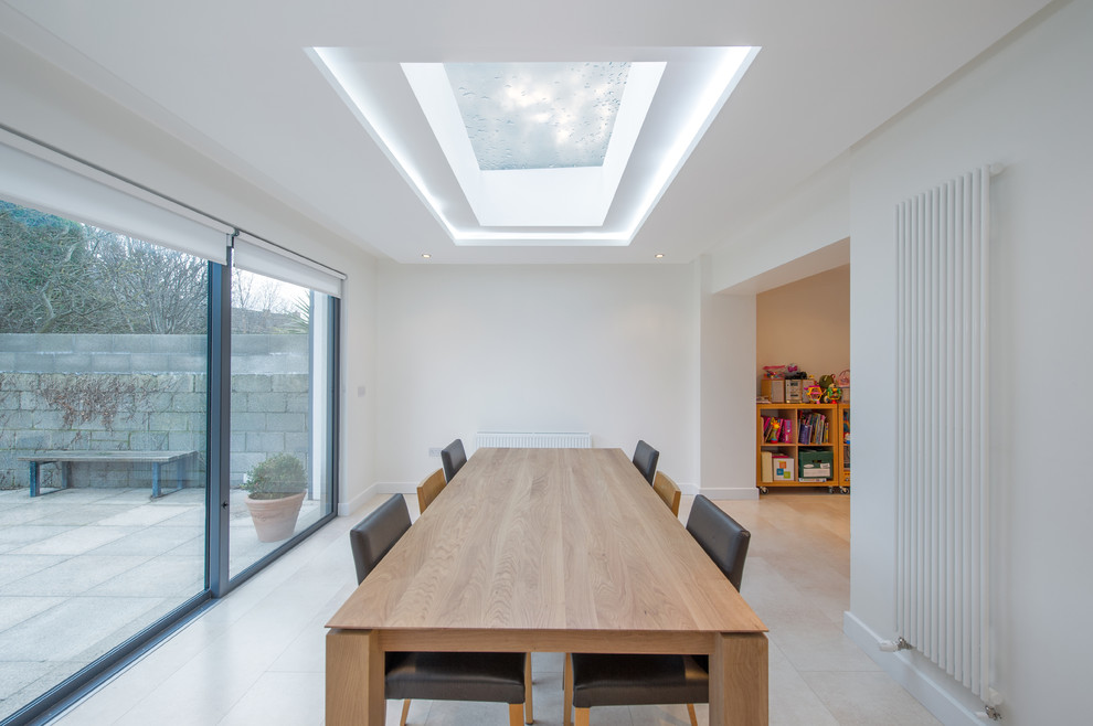 This is an example of a mid-sized contemporary kitchen/dining combo in Dublin.