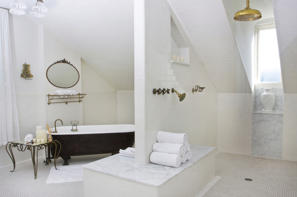 Freestanding bathtub - contemporary freestanding bathtub idea in New Orleans