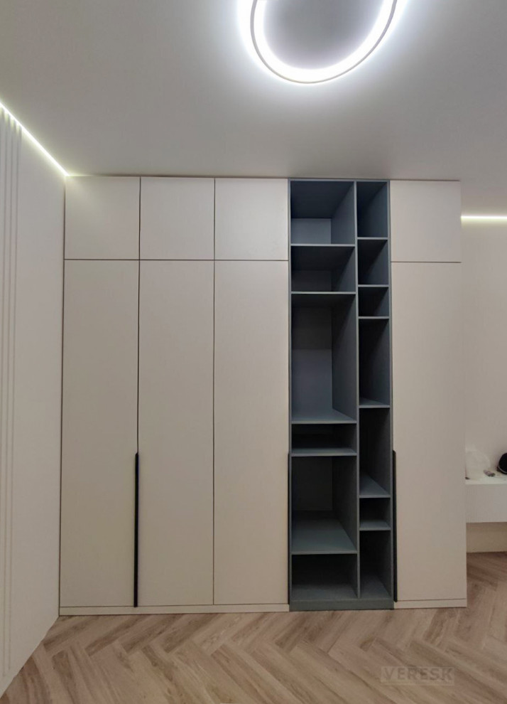 Распашные шкафы