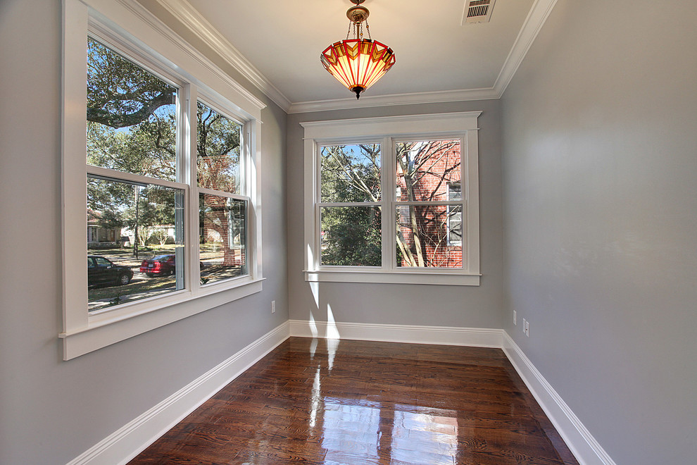 This is an example of a small arts and crafts sunroom in New Orleans.