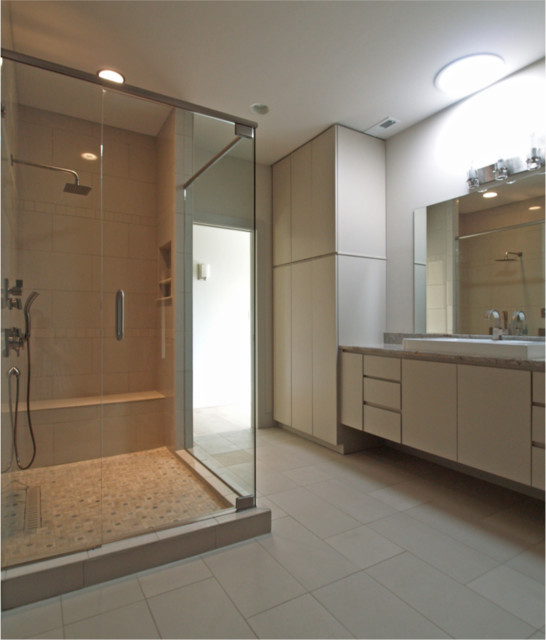 Hawk's Ridge  Bluff House: Master Bathroom modern-badezimmer