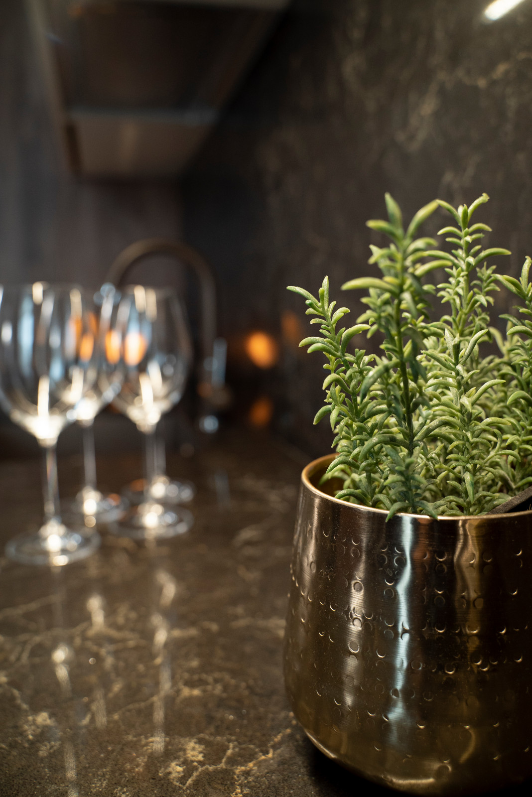 Кухня Burger  с островом в современном стиле