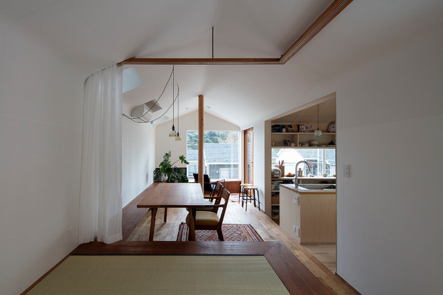 逗子の自然に包まれる家 craftsman-salle-a-manger