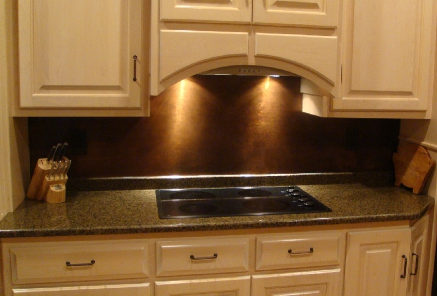 Eat-in kitchen - traditional eat-in kitchen idea with brown backsplash and metal backsplash