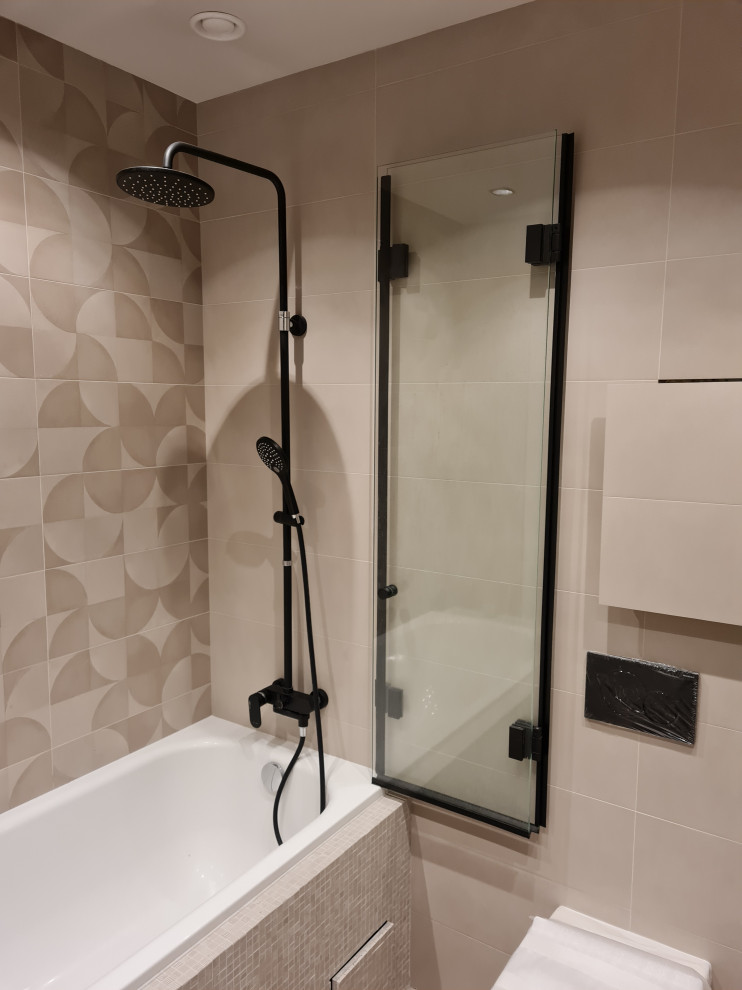 Стеклянная шторка для ванной