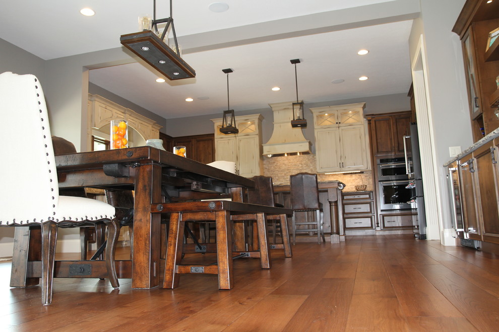 Transitional kitchen photo in Indianapolis