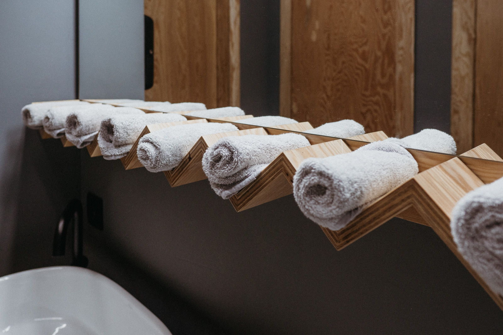 Открытая полка в сан. узел