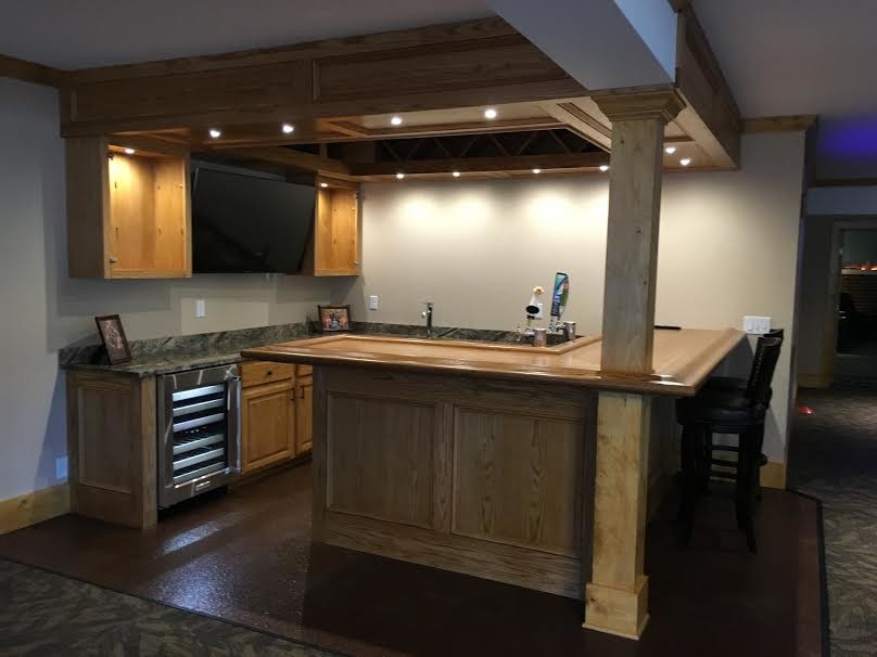 Home bar - rustic home bar idea in Baltimore