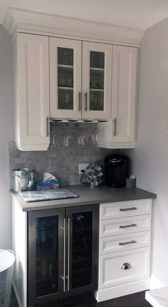 Eat-in kitchen - transitional l-shaped brown floor eat-in kitchen idea with a farmhouse sink, white cabinets, quartz countertops, stainless steel appliances, an island and white countertops