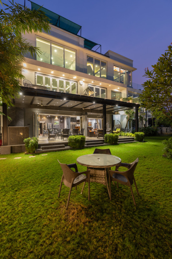 Design ideas for an eclectic patio in Hyderabad.