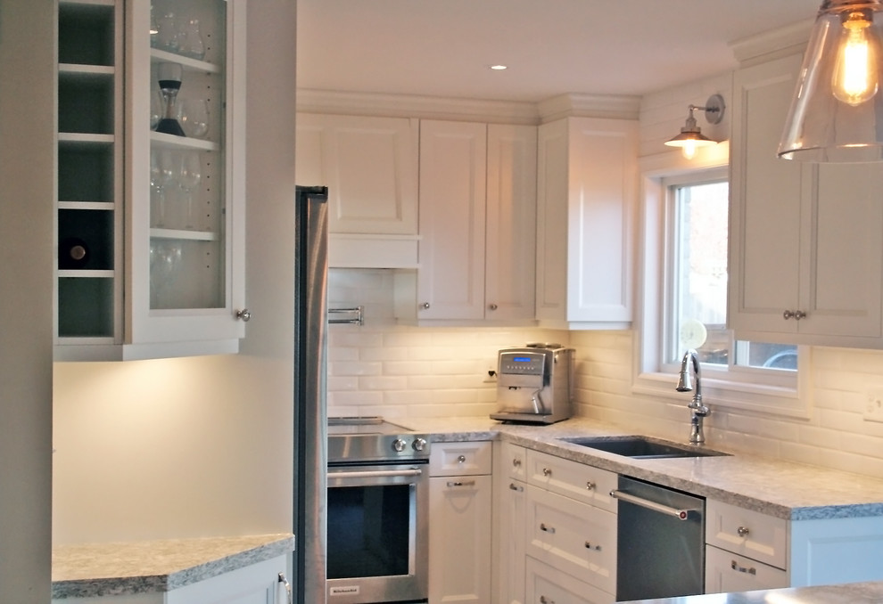 Example of a transitional kitchen design in Toronto