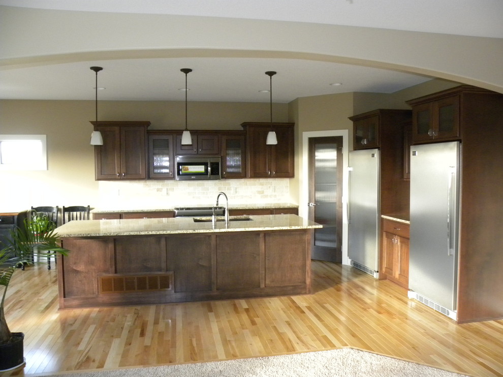 Kitchen - transitional kitchen idea