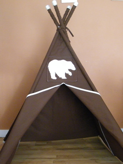 Grizzly Silhouette Teepee with Window By Buckle James