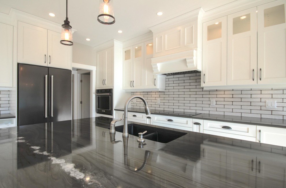 Transitional kitchen photo in Vancouver
