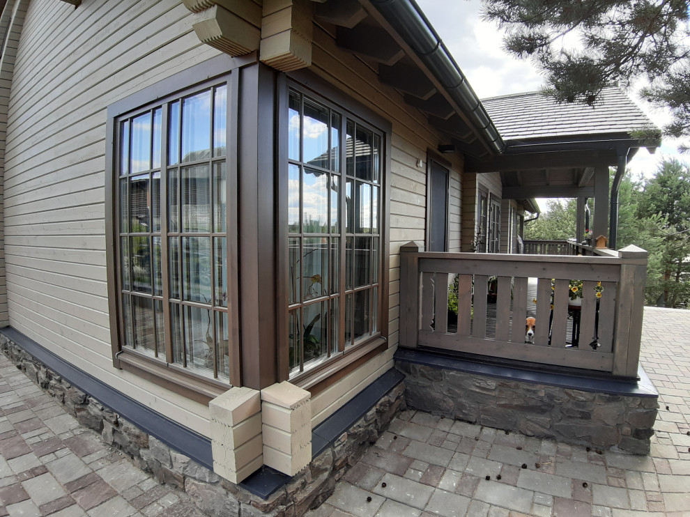 Дом из бруса в стиле шале.