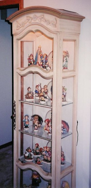 Custom Antiqued Curio modern-wohnbereich