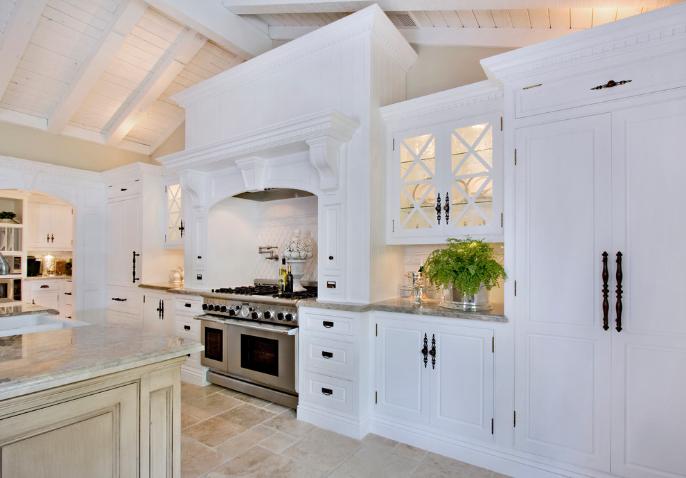 Kitchen - kitchen idea in Orange County