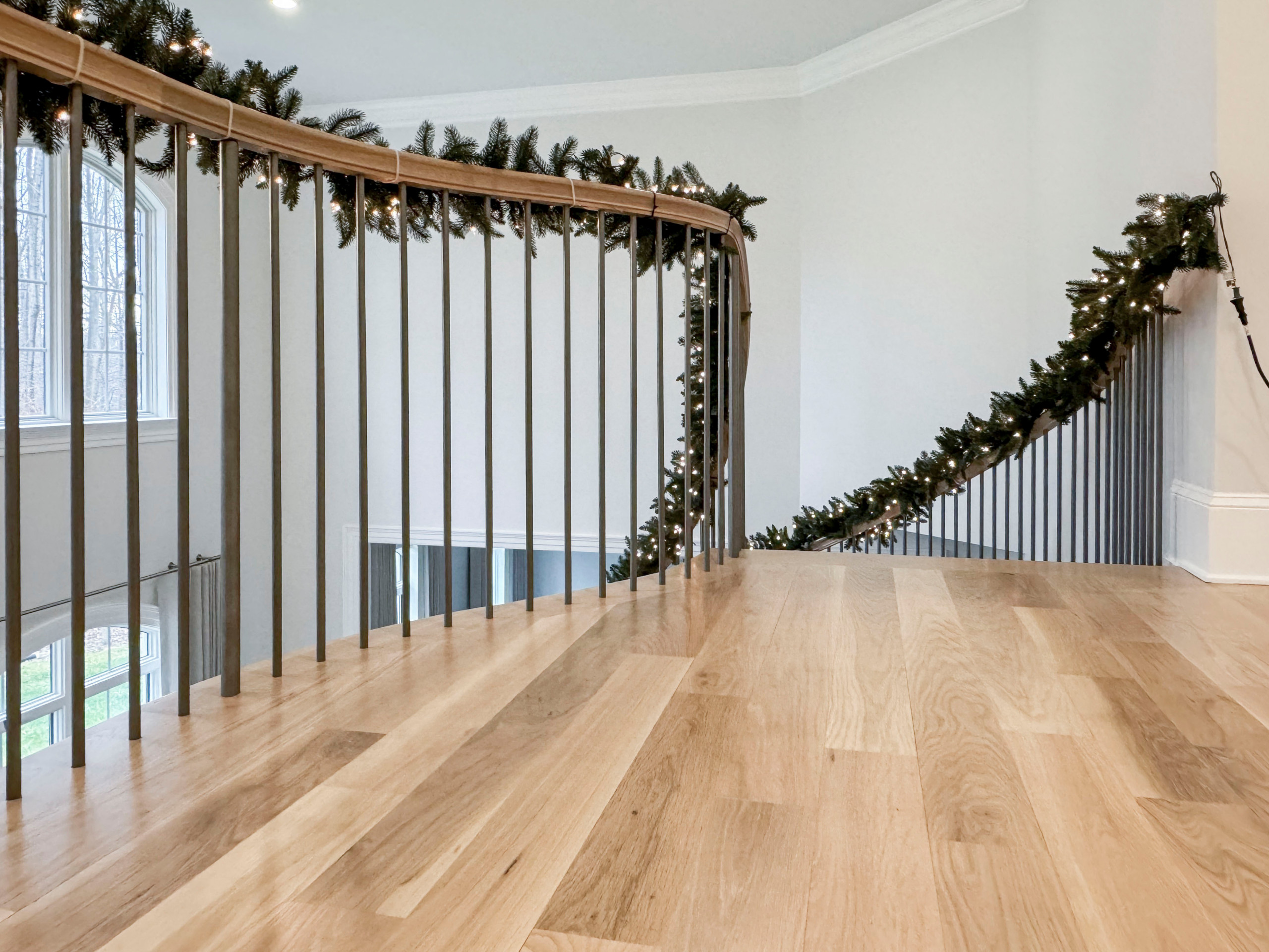 116_Elegant & Eye-catching Curved Staircase, Leesburg VA 20175