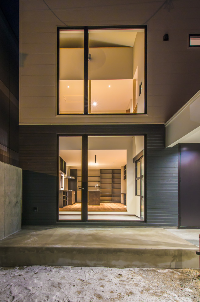 Foto de diseño residencial asiático de tamaño medio