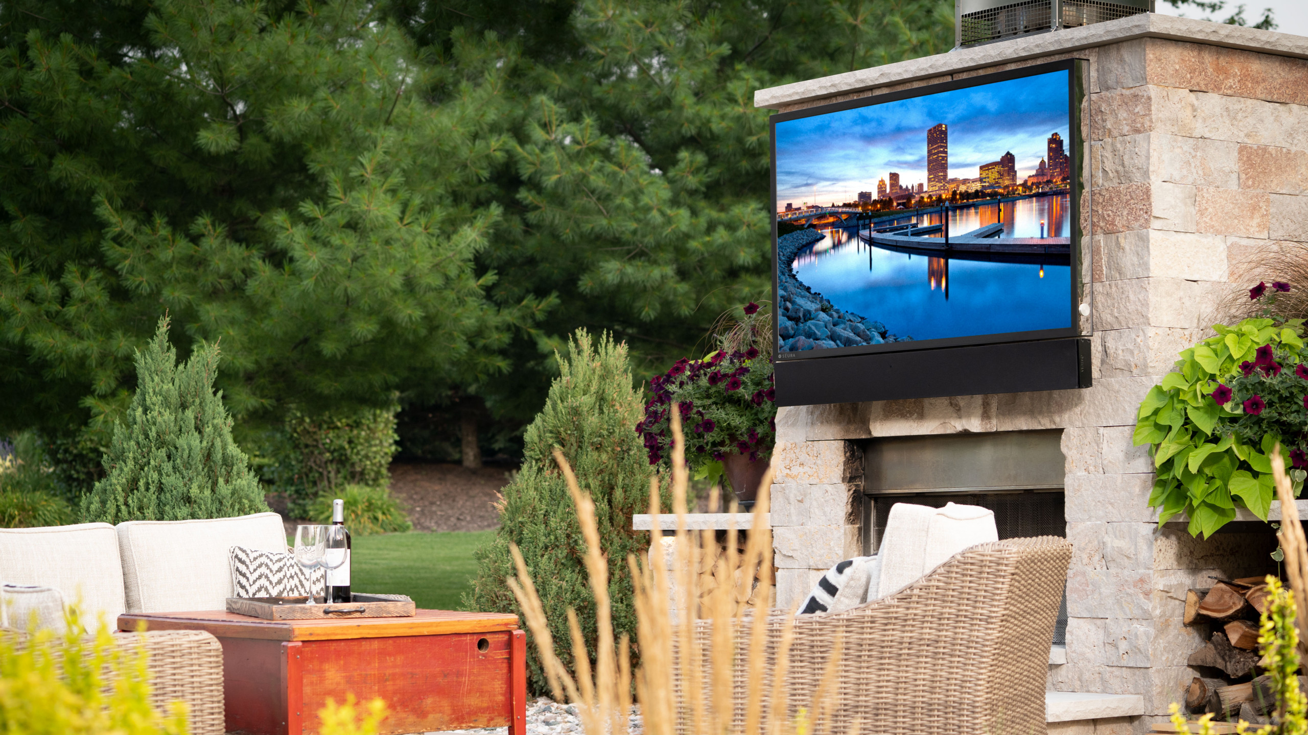 Outdoor Full Sun TV
