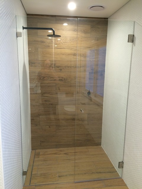 Freshwater contemporary-badrum