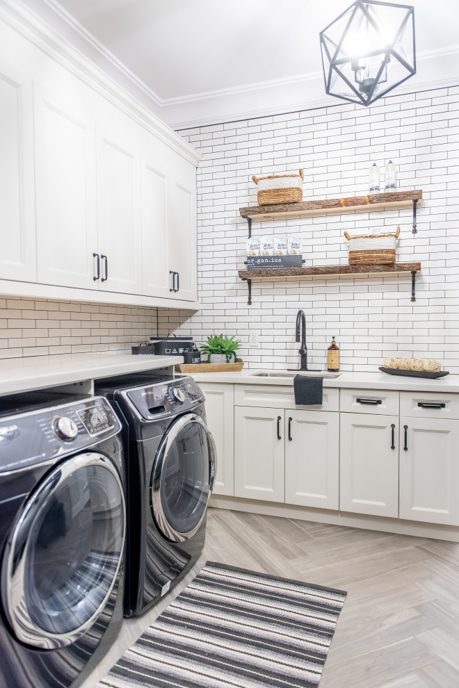 Transitional home design photo in Toronto