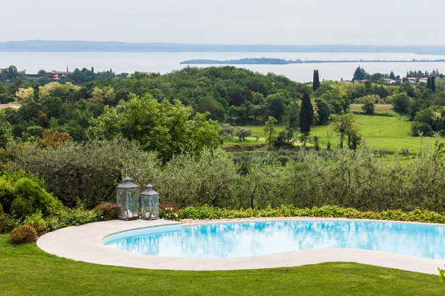 Villa B landstil-pool